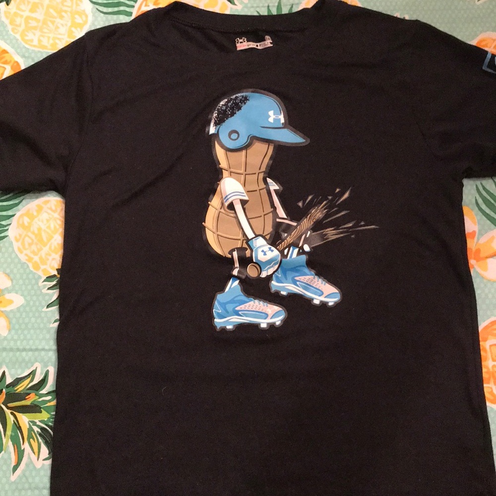 Under Armor Boys size 6 T shirt